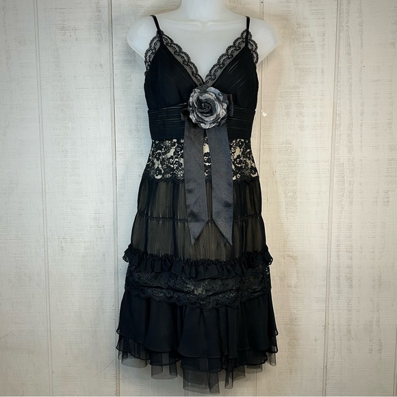 Womens Formal Midi Dress Sz 6 Sleeveless Silk Lace Ruffle Tiered Y2k Whimsigoth - Picture 1 of 13